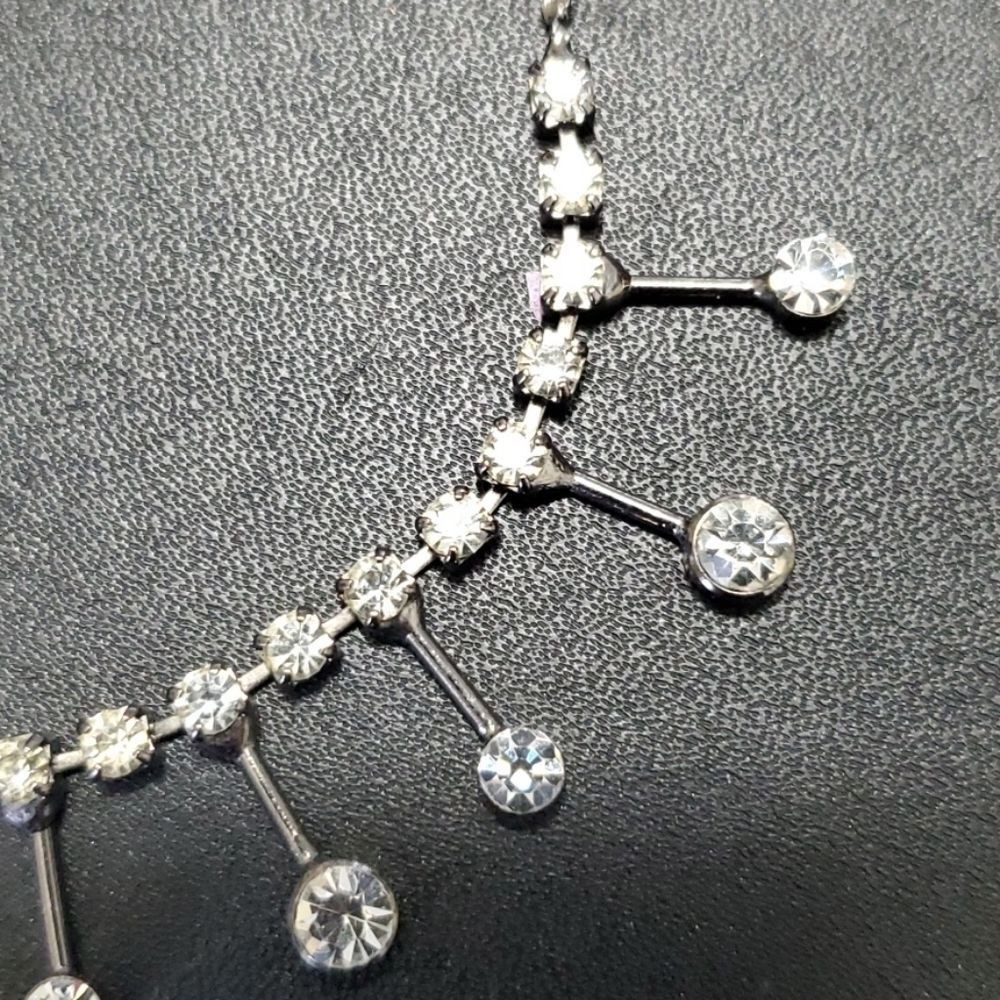 Dark silver tone dangling rhinestone necklace 15-17.5"